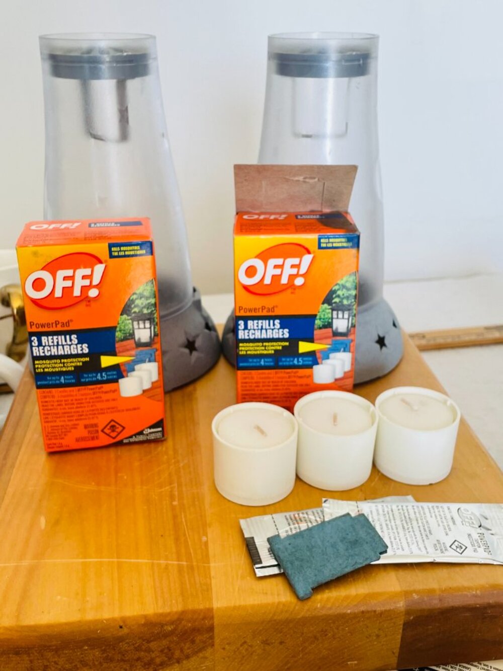 2 OFF! MOSQUITO LAMPS & 2 REFILLS